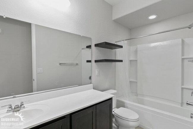 Building Photo - Modern 3Bdm 2Ba Litchfield Park Home with Stylish Upgrades!