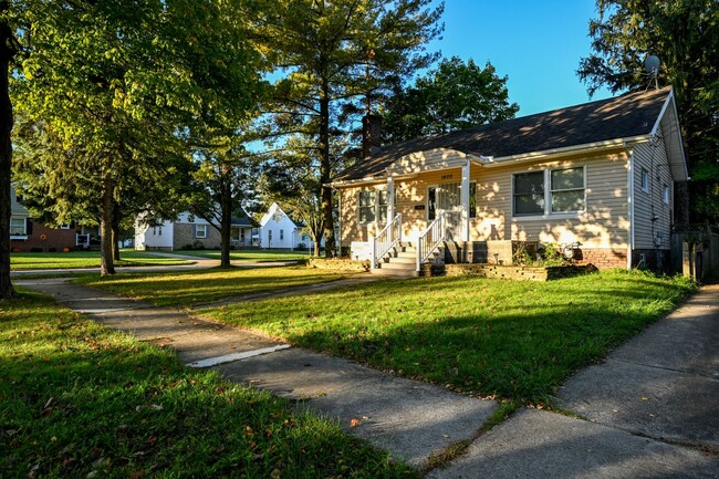 Building Photo - Cozy Home in Cleveland - Lyndhurst