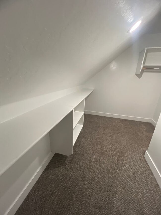 Building Photo - Cute and Spacious! Available Now!