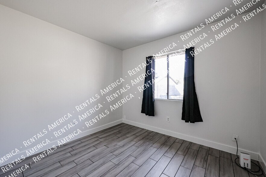 Building Photo - 1631 E Javelina Cir