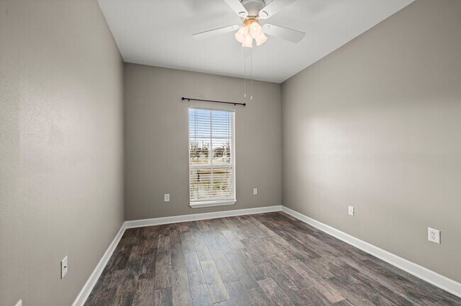 Building Photo - 2201 Hunters Trl Dr