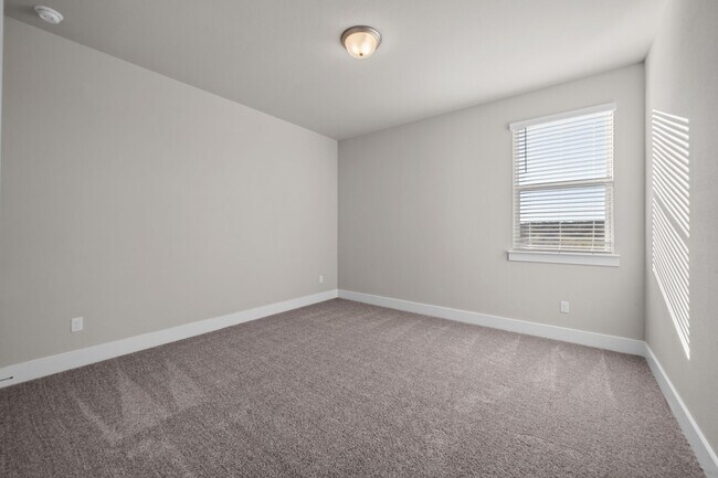 Building Photo - 217 Pinnacle Ln