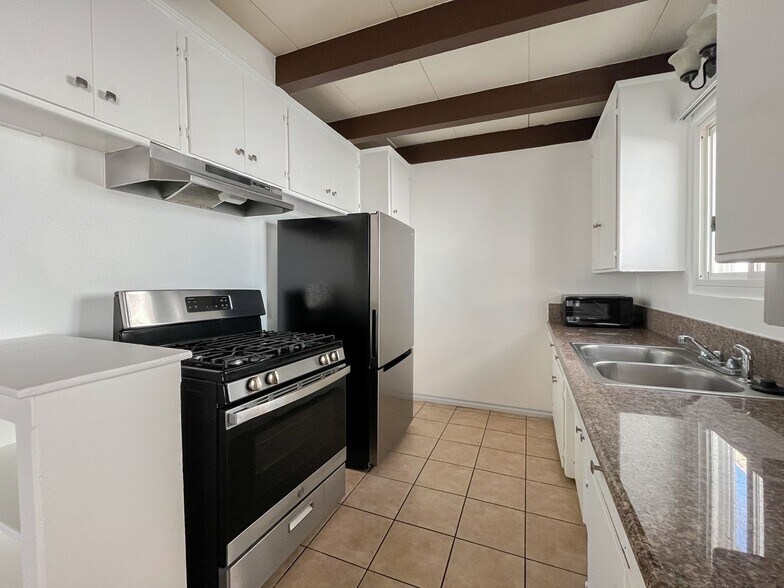 Interior Photo - 3216 W 99th St