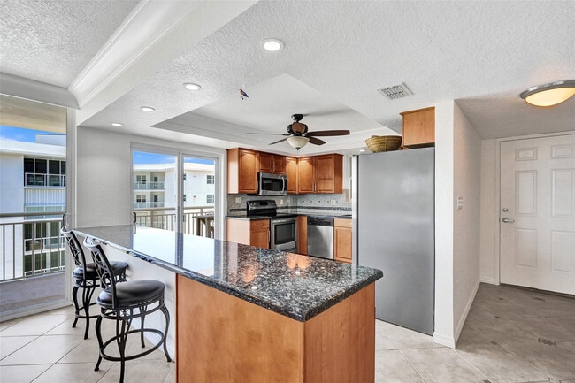 Building Photo - 1051 Hillsboro Mile