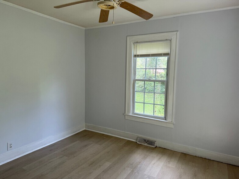 Building Photo - 1117 W Semmes Ave