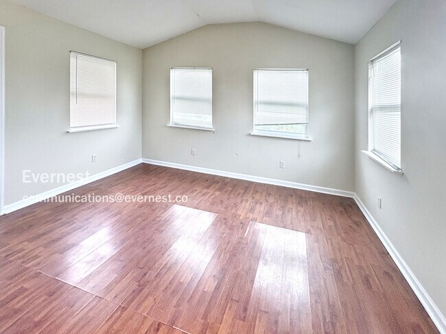 Building Photo - 1518 Claret St