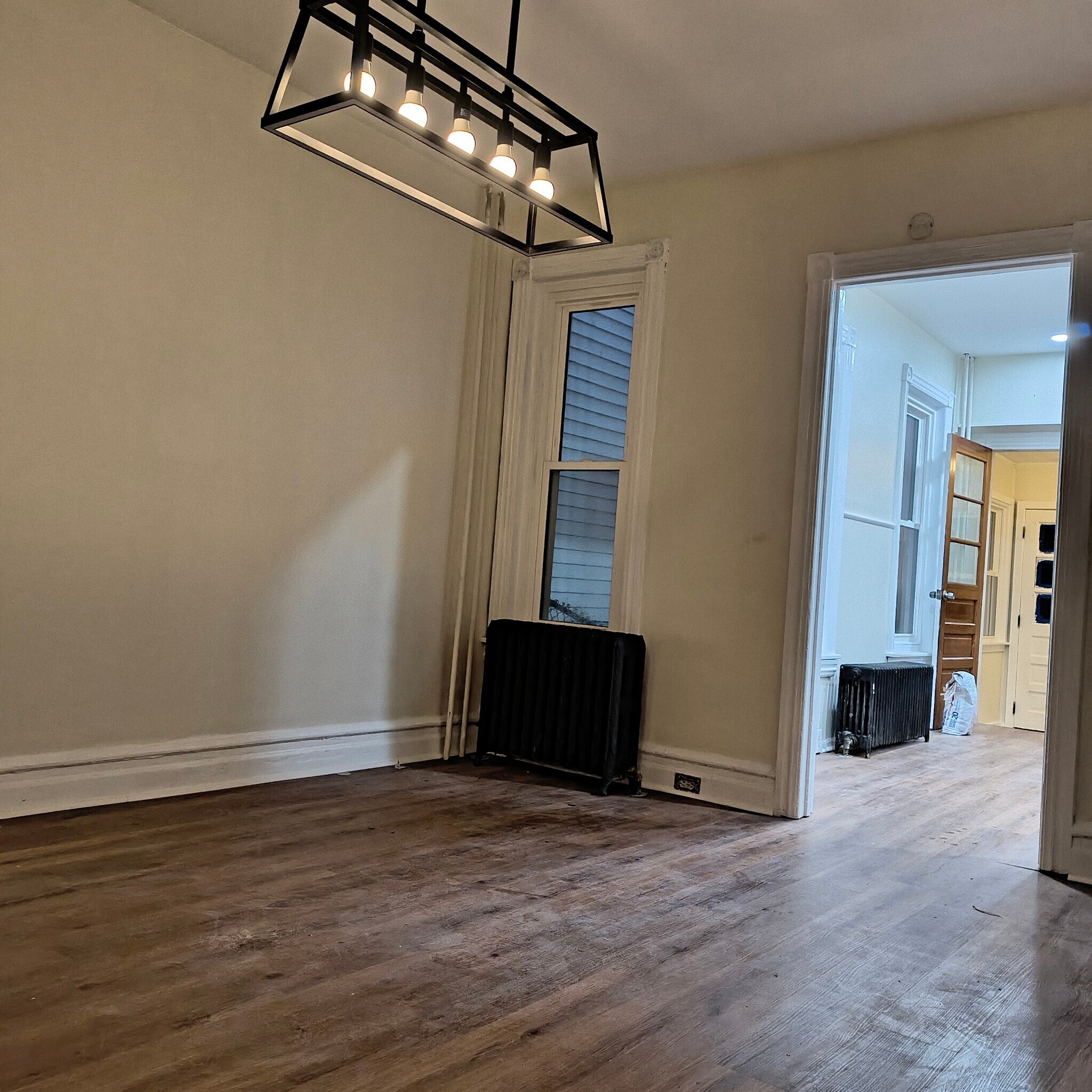 Dining room - 1131 W Court St