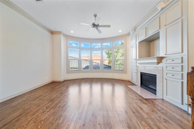 Building Photo - 1515 Hyde Park Blvd