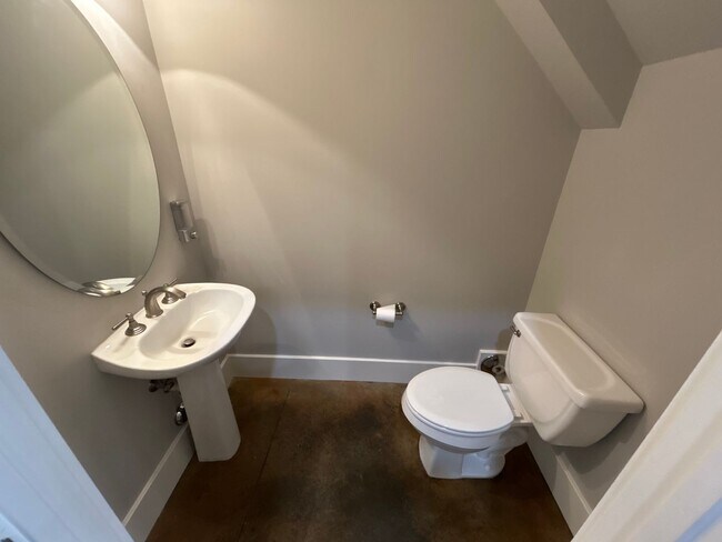Building Photo - 1 Bed | 1.5 Bath Downtown Raleigh Condo - ...