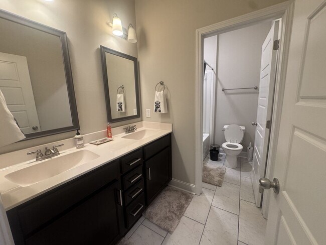 Building Photo - 280 Bluebriar Trace