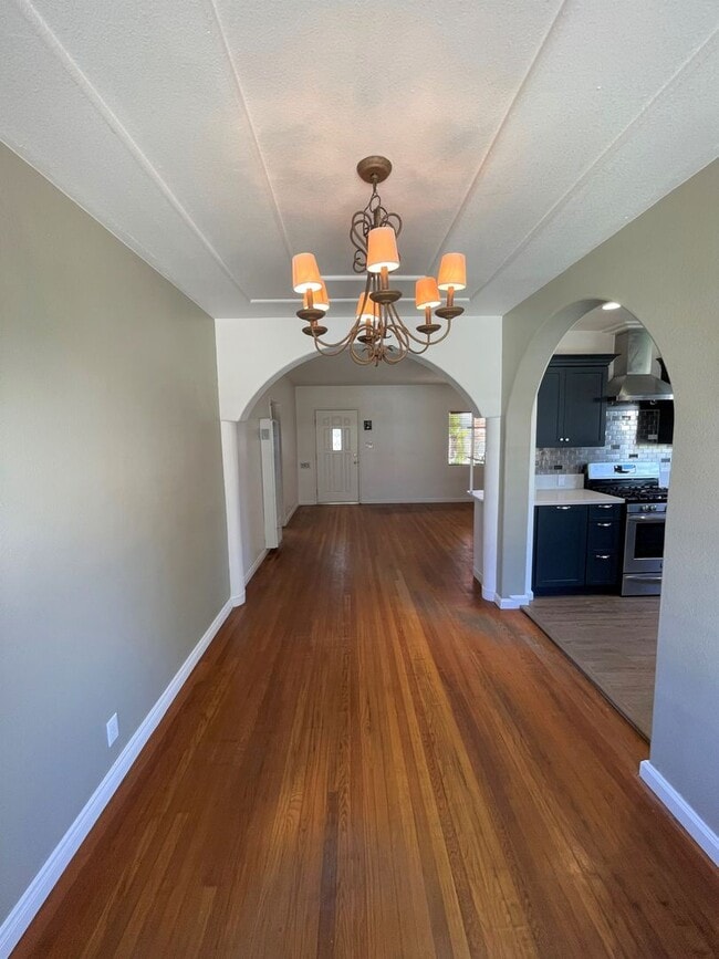 Building Photo - Midtown Ventura Bungalow