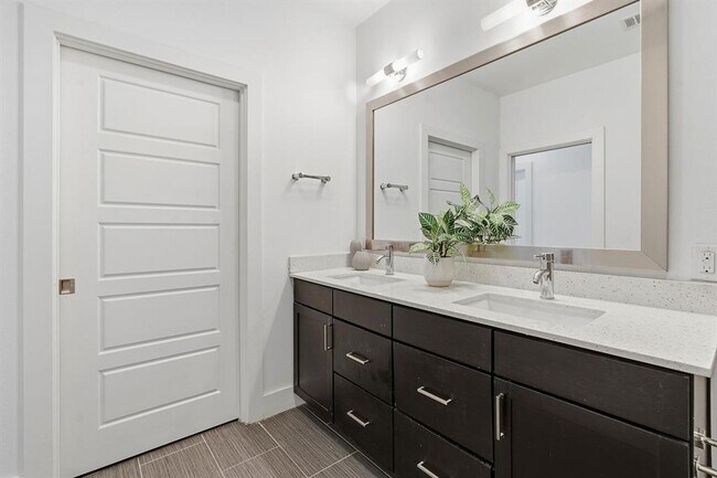 Building Photo - 2002 Glen Allen St