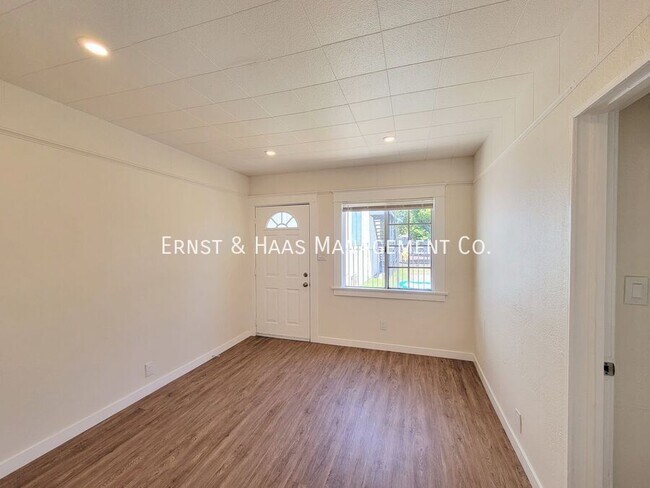 Building Photo - 154 E Eagle St