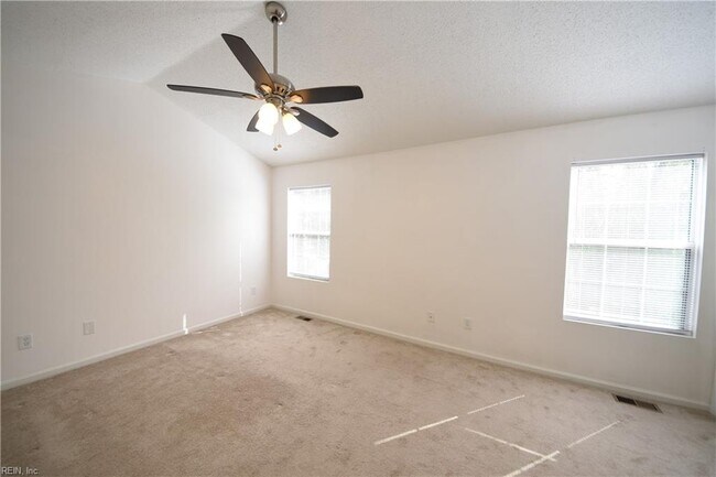 Building Photo - 1549 River Creek Crescent