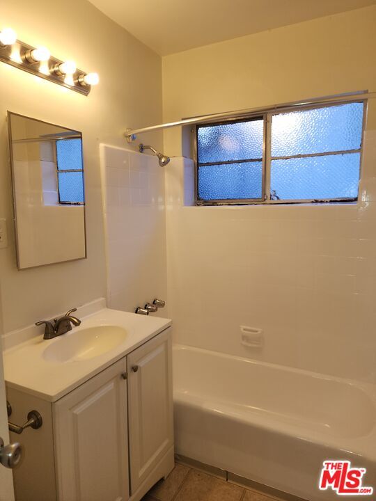 Building Photo - 1013 N San Vicente Blvd