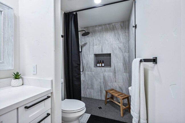 Building Photo - 131 Mescal Loop