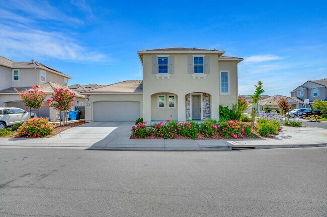 Building Photo - Modern 3-Bed, 3-Bath Vacaville Home Built ...