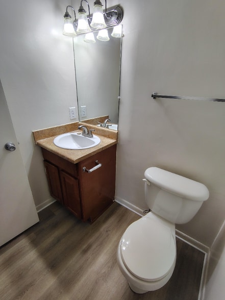 Building Photo - 600 Reusens Rd