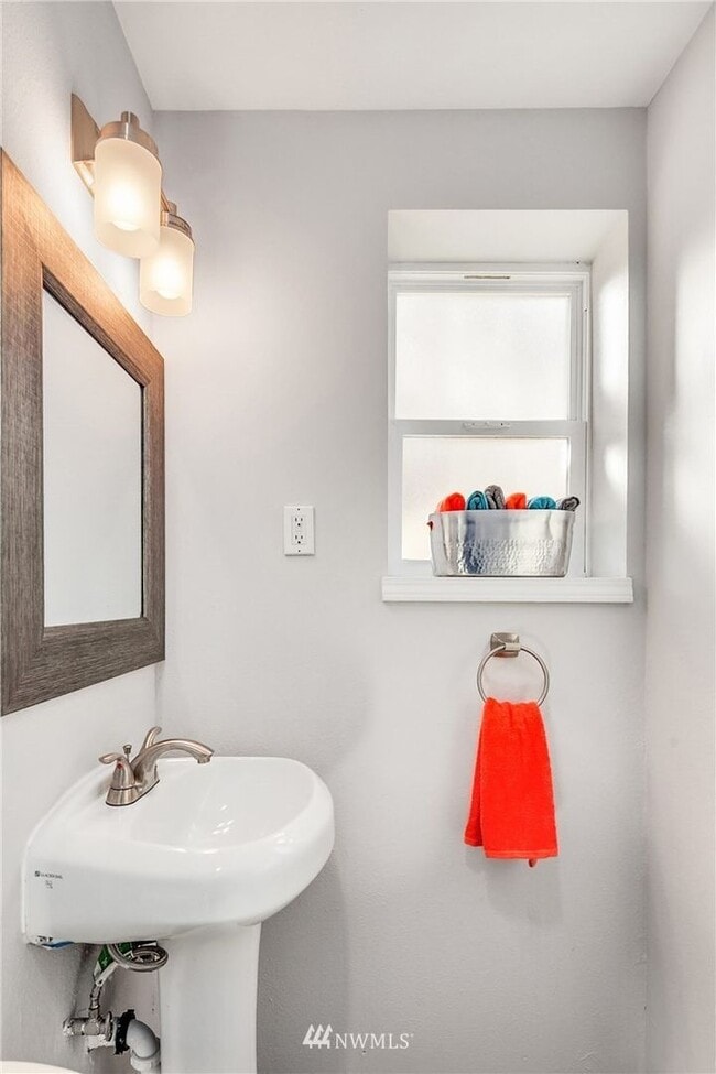 Building Photo - Stylish Mid-Century Modern Retreat | 3BR, ...