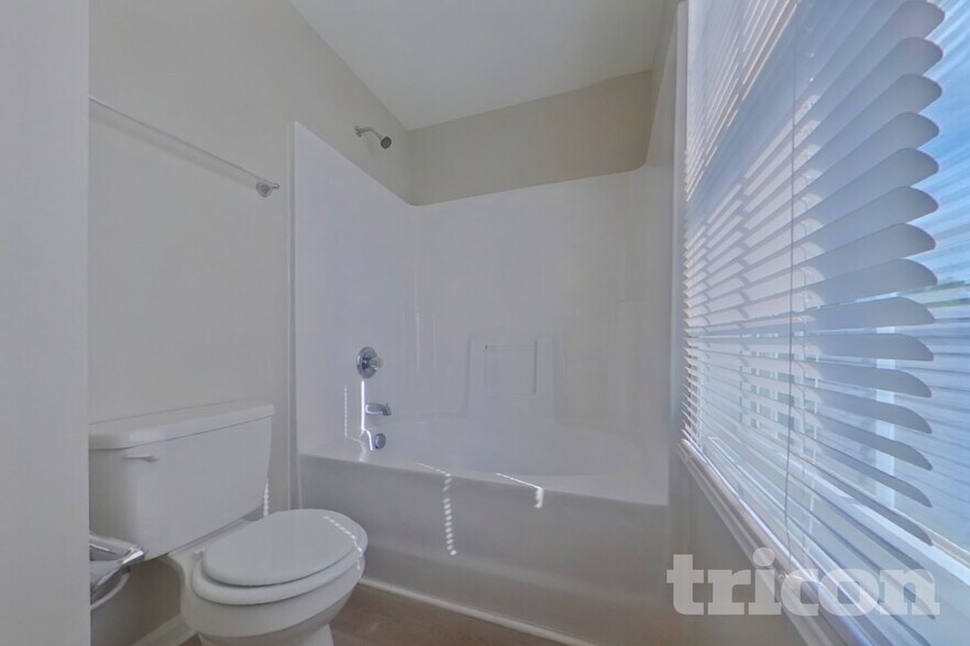 Building Photo - 403 Parkstone Ct