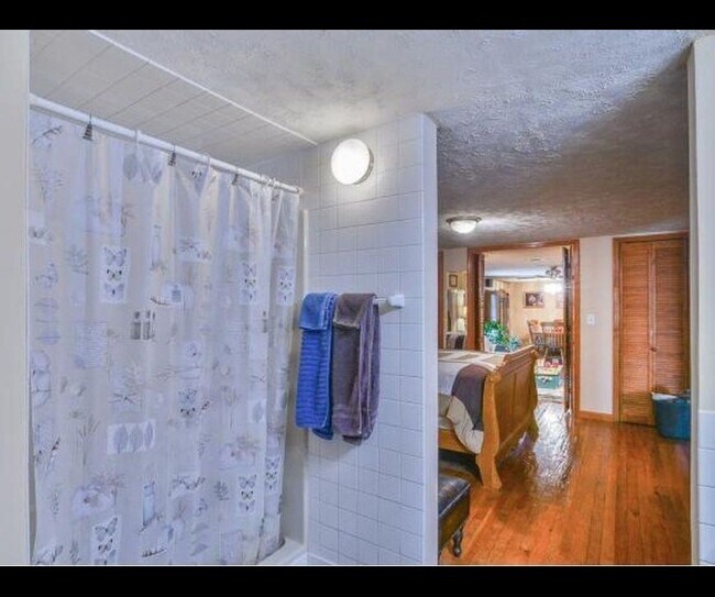 Building Photo - 492 Olinger Dr