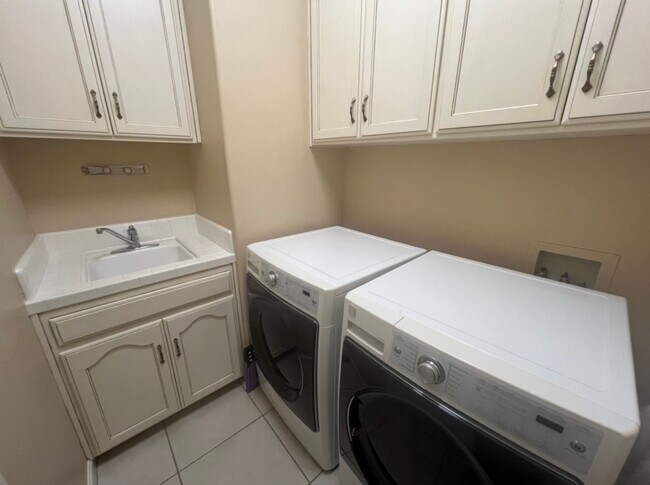 Building Photo - 3-bedroom, 2.5 bathroom home desirable Marquise Gated Community