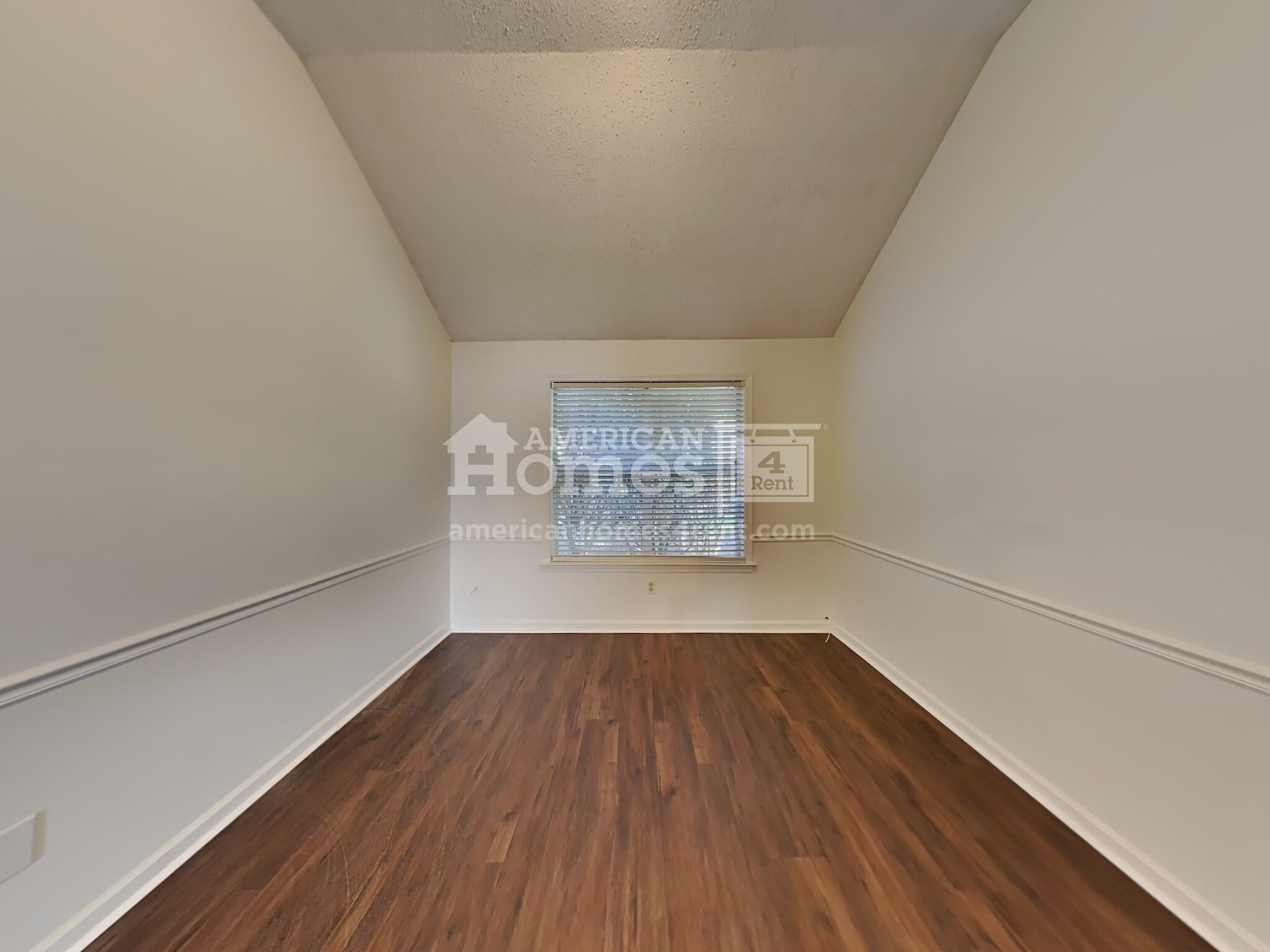 Building Photo - 245 Brookstone Cove