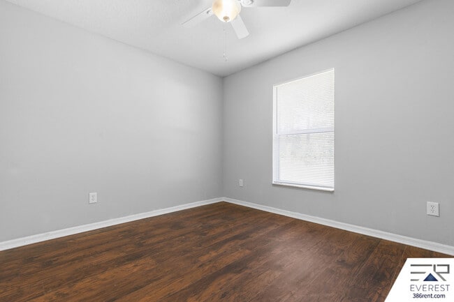 Building Photo - 7 Undermount Path E