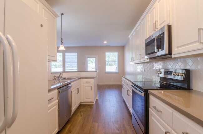 Building Photo - 6303 Veranda Green Trail