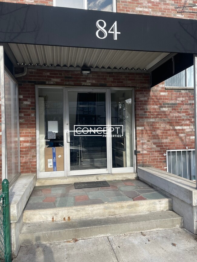 Primary Photo - 84 Gardner St