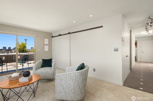 Building Photo - Top Floor Queen Anne Unit! (Beautiful views & 3 Parking Spaces)