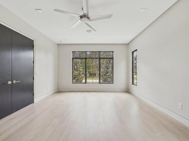 Building Photo - 155 Southmoor Dr