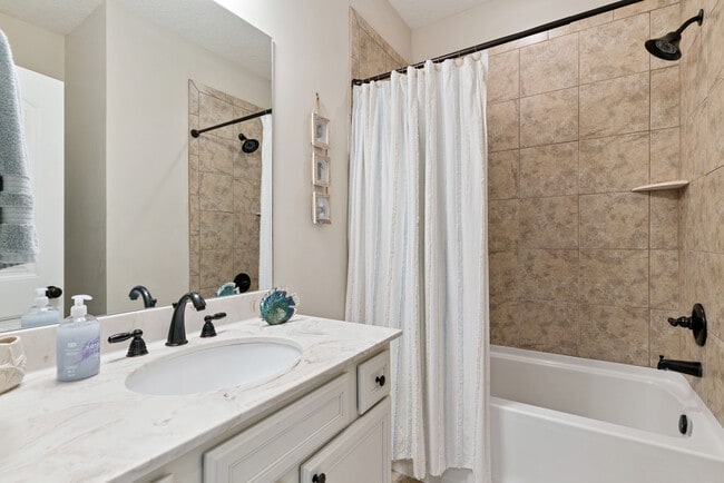 Building Photo - 807 Mariners Cir