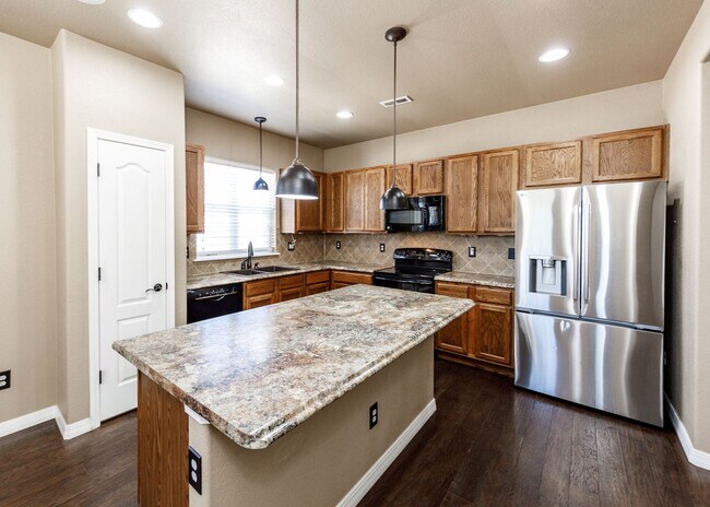 Building Photo - Westside 3 Bed Townhouse in Gold Hill Mesa