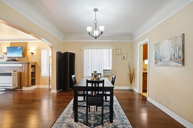 Dining Room - 2944 Kenwood Ave