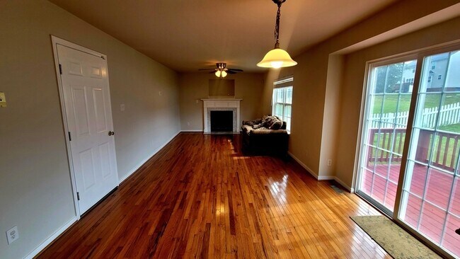 Building Photo - 4000 Stone Creek Terrace