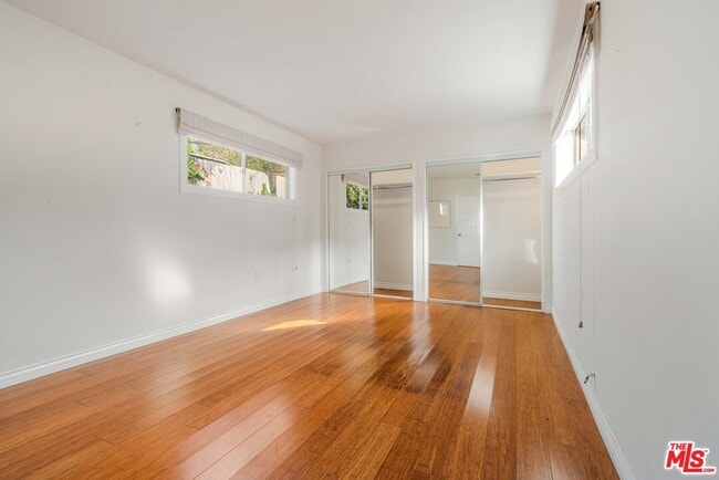 Building Photo - 574 N Almar Ave