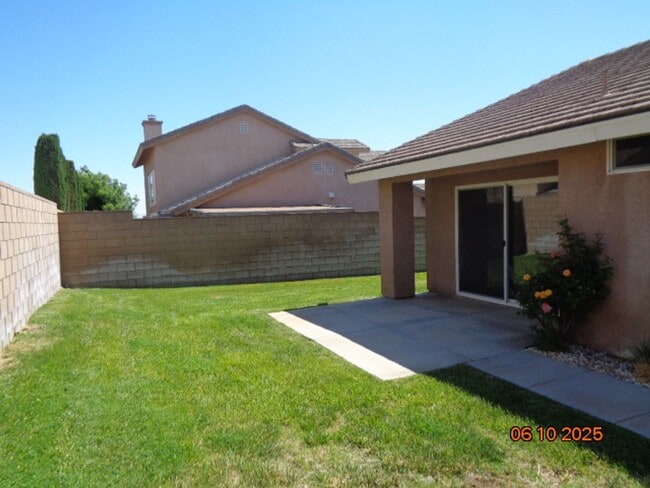 Building Photo - Lovely Rosamond Single Story