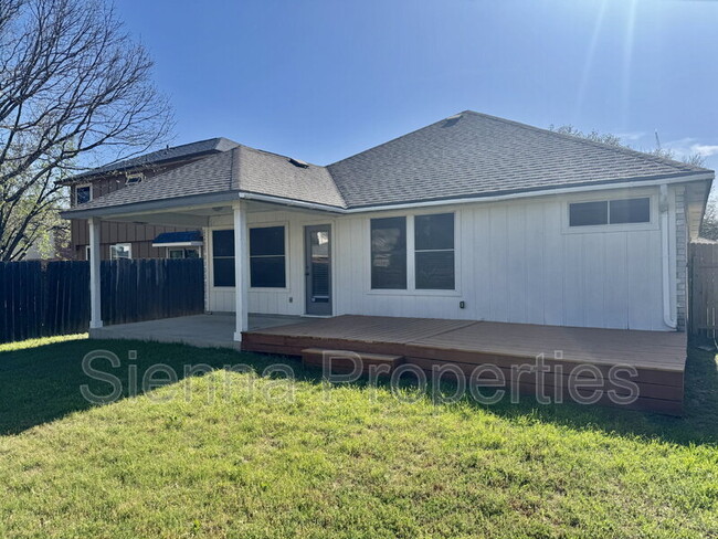 Building Photo - 909 House Creek Dr
