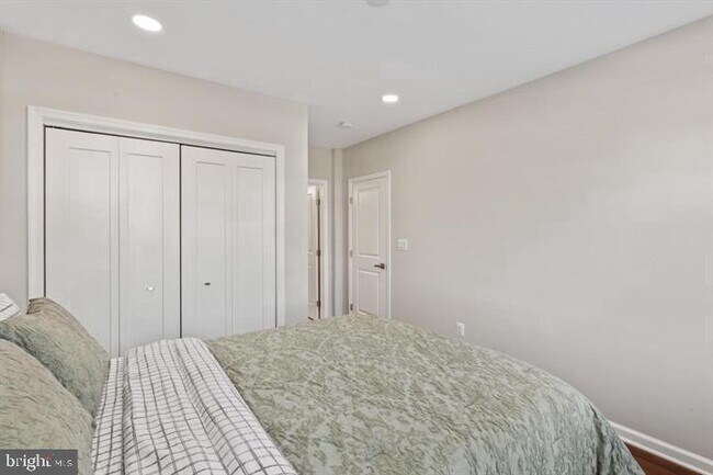 Building Photo - 444 Kenyon St NW