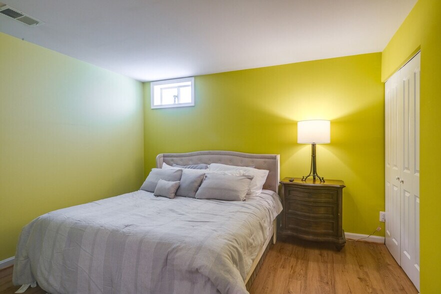 Building Photo - 8953 Birch Bay Cir