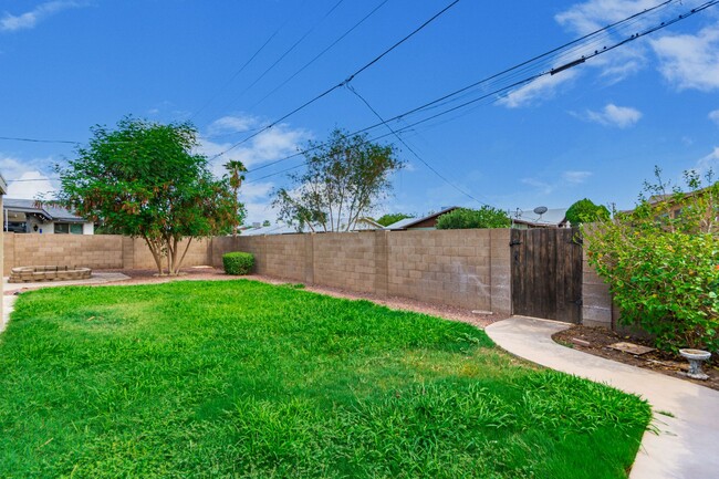 Building Photo - Beautiful 4 bedroom 2 bathroom home in Tempe!