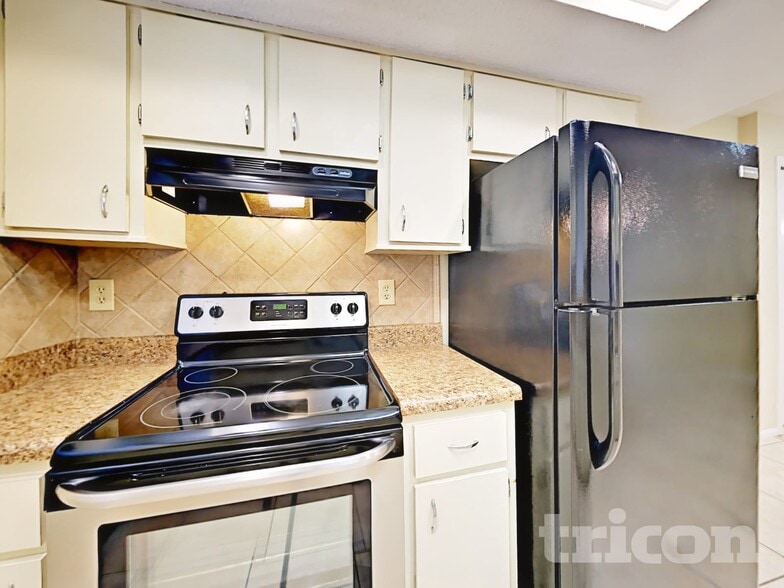 Building Photo - 6320 Moog Rd