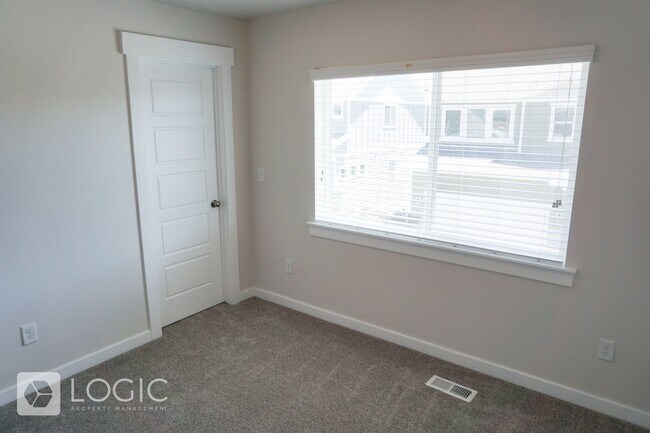 Building Photo - 15180 Gunpowder Ct
