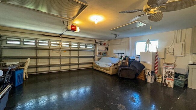 Building Photo - 1531 Hill Dr