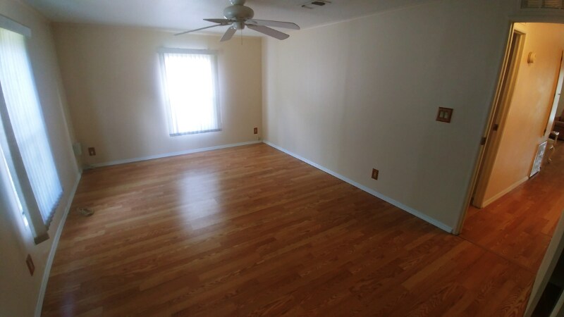 Building Photo - 5935 Camelot Dr N