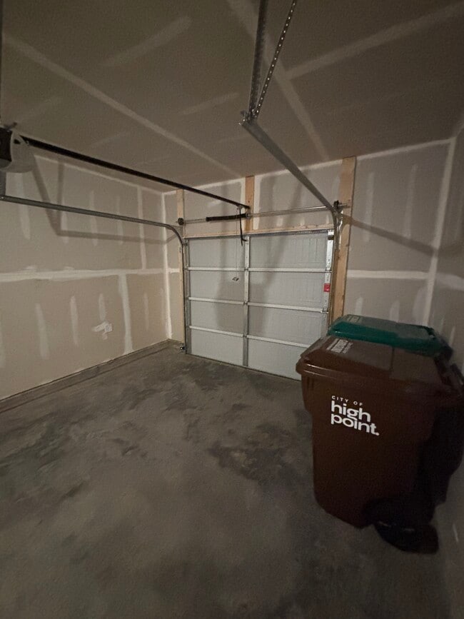 Building Photo - 837 Falls Grove Trl