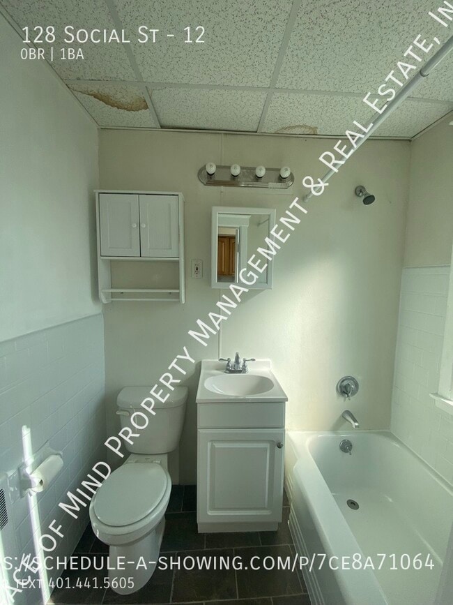 Building Photo - 128 Social St