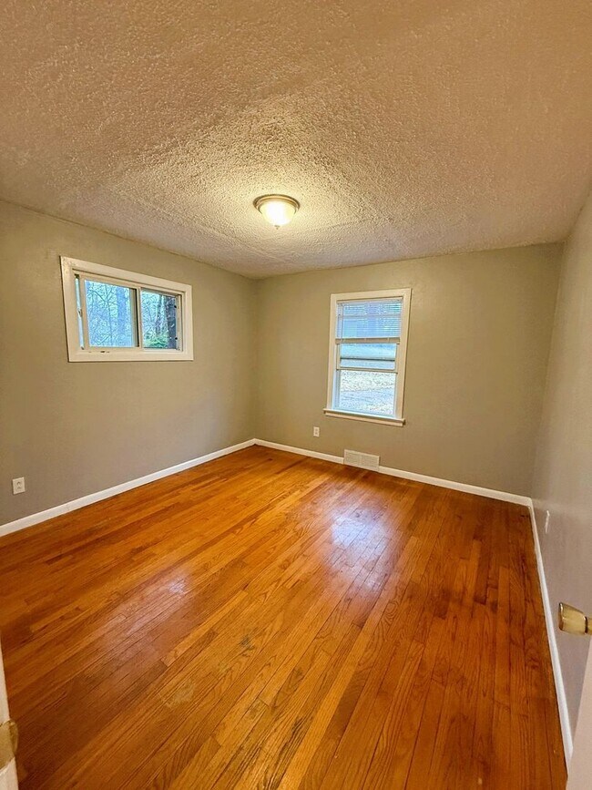 Building Photo - Spacious 3 Bedroom Rental in Florissant - Located on a cul-de-sac!