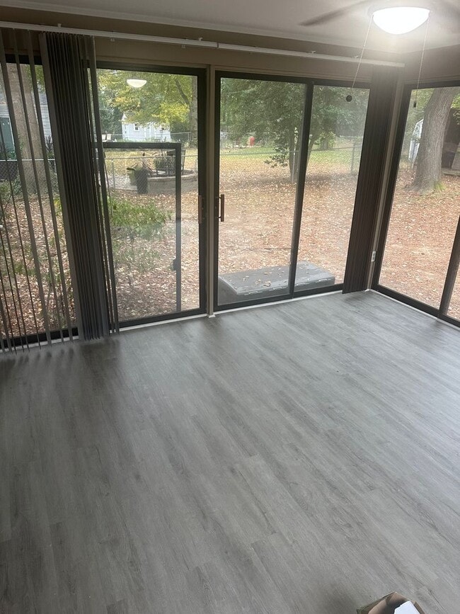 Building Photo - Classic 3 Bedroom Brick Rancher in Henrico...